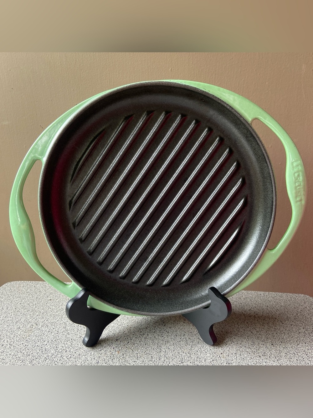 Le Creuset 10" Green Bamboo Enamel Cast Iron Round Grill Pan #26 Skinny Griddle